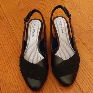 Easy Street Women's Black Slingback Shoes